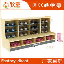 请问广州哪里有卖鞋店展览鞋子用的、不锈钢或者各种高档鞋托展架,谢谢