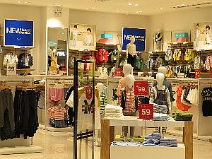 想加盟一个童鞋店 什么牌子比较吸引消费者加盟条件比较实惠价格优惠