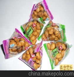 80后小时候吃过的零食,8毛一块。小长方盒装着的,好像叫什么方饴,是黑乎