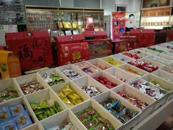 小零食自选超市加盟电话多少，休闲零食超市加盟