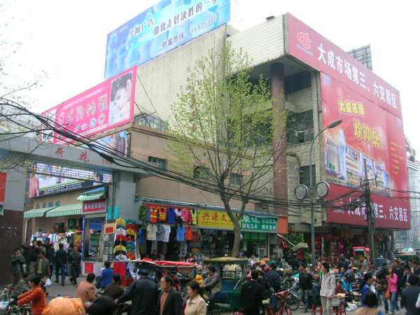 成都荷花池童装批发在几区，成都荷花池童装在哪里
