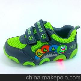 南京德基5楼有家潮牌店 求里面衣服牌子 !!!