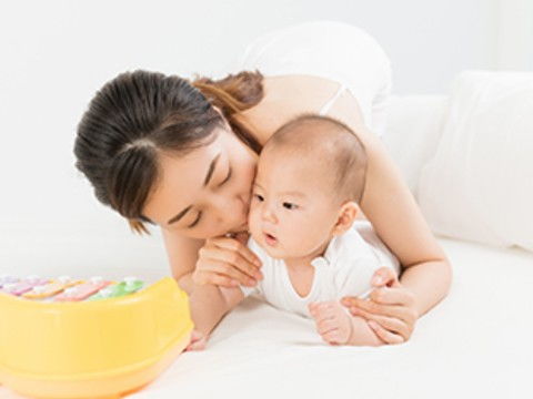 我今年四十三岁,想学月嫂或者育婴师,但是还拿不定主意,哪个比较好呢