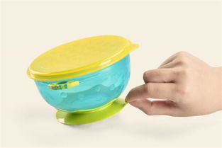 给宝宝喂辅食,用什么碗和勺子呢?