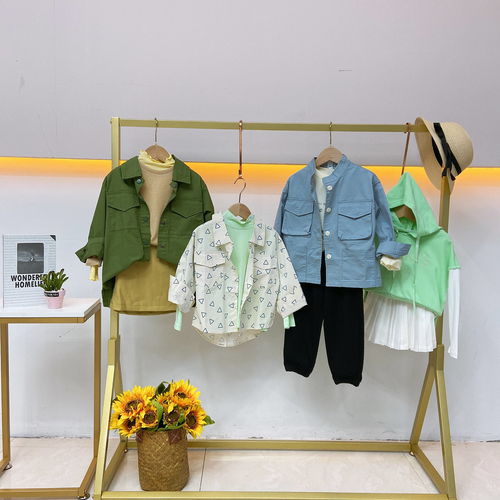在店内卖衣服的人叫什么?属于什么职业?