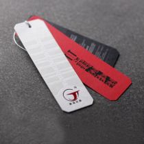 爱依服衣服上都有标签的吗