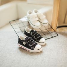 地摊儿童鞋子批发
