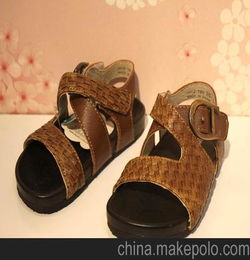 那些朋友圈卖的正品潮牌服装和鞋子都是那进货的呀