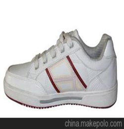 德尔惠童鞋是什么牌子
